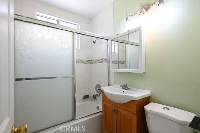 Detail Gallery Image 26 of 28 For 6437 Enfield Ave, Reseda,  CA 91335 - 3 Beds | 2 Baths