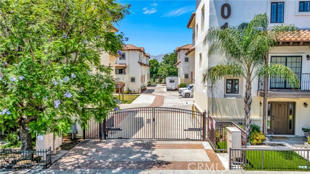 1101 N Maclay Avenue, San Fernando CA: https://media.crmls.org/medias/1cfce160-81d4-44c4-a0e4-4018994d7442.jpg
