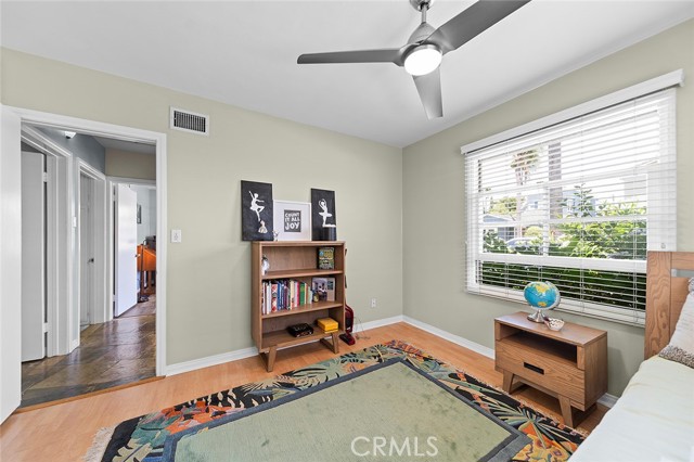 350 Claremont Avenue, Long Beach CA: https://media.crmls.org/medias/1cfda1b4-5797-4666-a963-c8a71e5090b5.jpg