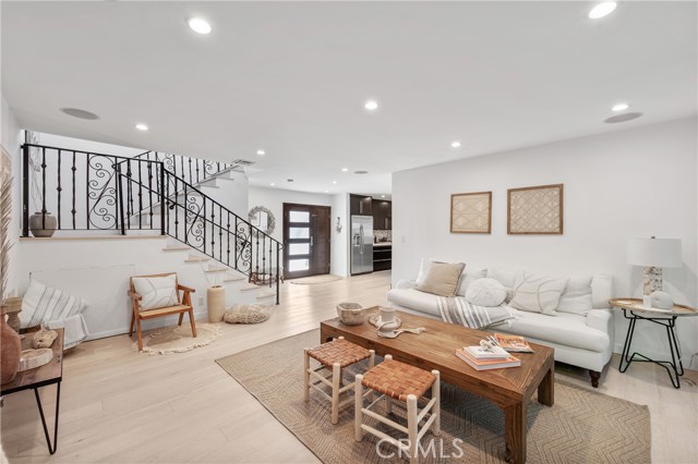 Detail Gallery Image 11 of 36 For 4444 Canoga Ave, Woodland Hills,  CA 91364 - 4 Beds | 4 Baths