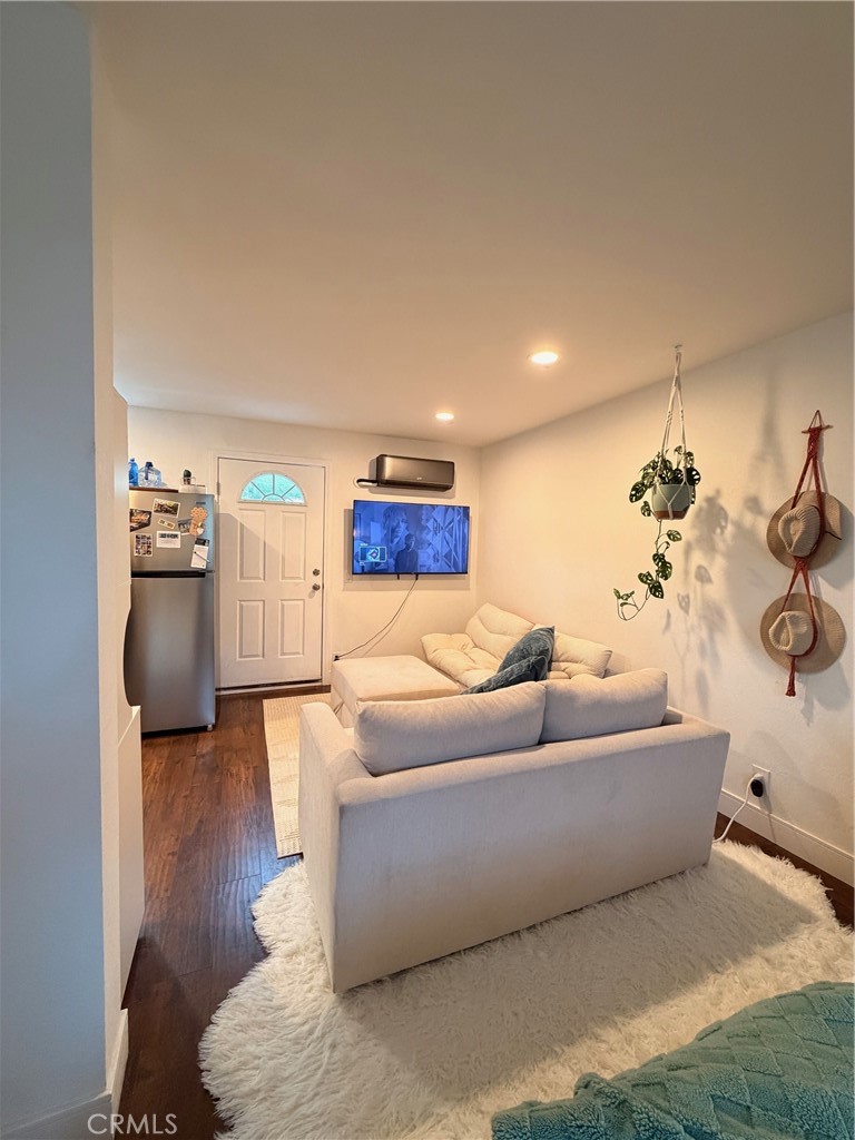 MLS #OC25271308 image #6