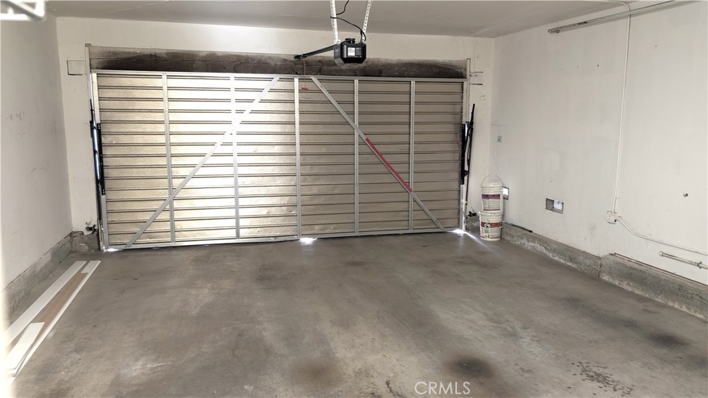 https://media.crmls.org/medias/1cff121c-fe20-4555-88ed-e87eafbb0b06.jpg?preset=X-Large