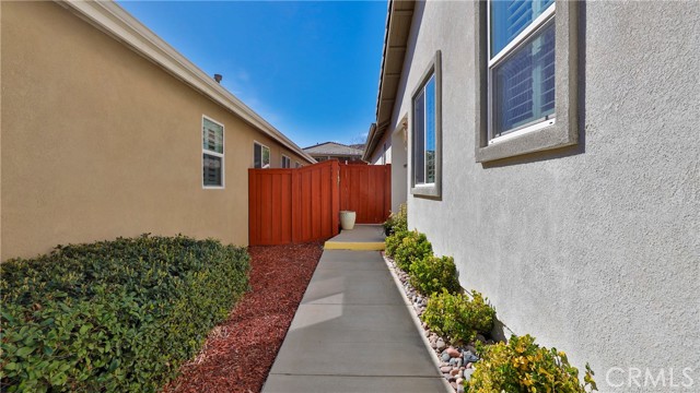 Detail Gallery Image 4 of 55 For 215 Furyk Way, Hemet,  CA 92545 - 2 Beds | 2 Baths