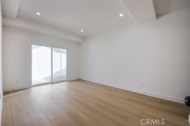 2402 S Cochran Avenue, Los Angeles CA: https://media.crmls.org/medias/1d0068e7-f1b0-4833-8059-f5864d6bc243.jpg