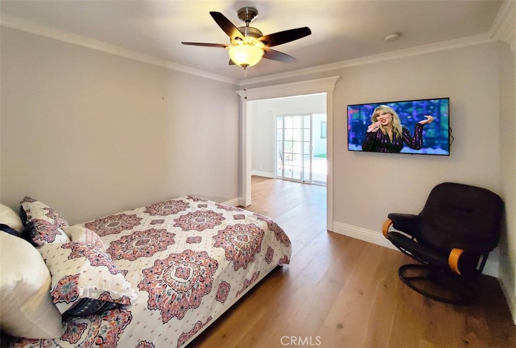 https://media.crmls.org/medias/1d00c07a-9de3-4348-890d-5926b2936e2c.jpg?preset=X-Large