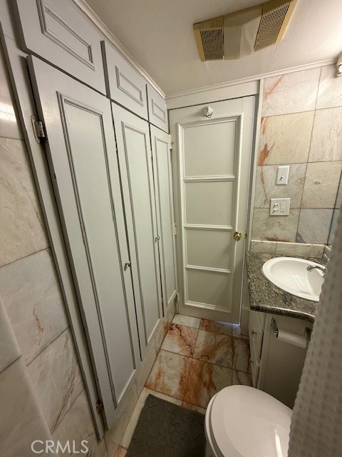 557 Via Almar, Palos Verdes Estates CA: https://media.crmls.org/medias/1d02b02c-bc57-40cb-ac61-d4d733e5fc40.jpg