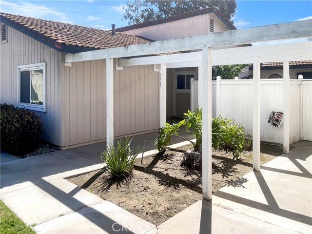Detail Gallery Image 1 of 18 For 1125 Border Ave, Corona,  CA 92882 - 2 Beds | 2 Baths