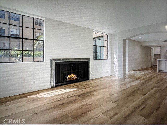 Detail Gallery Image 4 of 19 For 750 N Kings Rd #105,  West Hollywood,  CA 90069 - 1 Beds | 1 Baths