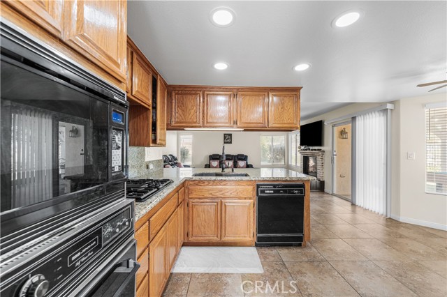 1215 Date Palm Drive, Palmdale CA: https://media.crmls.org/medias/1d03da2e-0e11-4013-9bf1-19cc9ae71a65.jpg