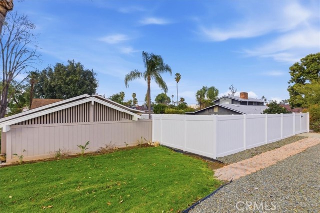 Detail Gallery Image 41 of 44 For 2111 Elsinore Rd, Riverside,  CA 92506 - 3 Beds | 2/1 Baths