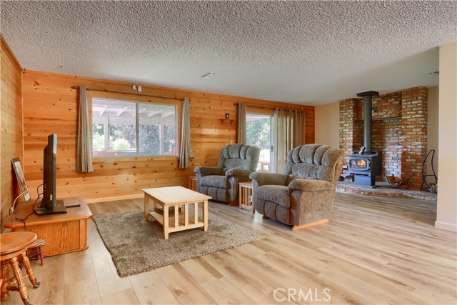 Detail Gallery Image 2 of 54 For 42275 Buckeye Rd, Oakhurst,  CA 93644 - 4 Beds | 2/1 Baths