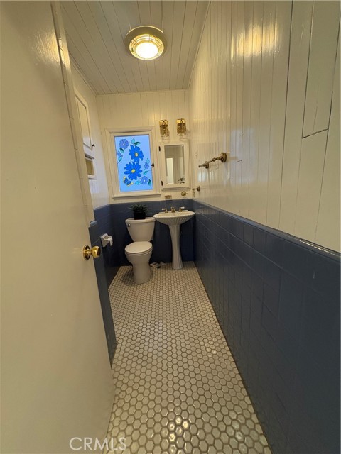 Detail Gallery Image 16 of 22 For 20955 De Mina, Woodland Hills,  CA 91364 - 3 Beds | 2 Baths