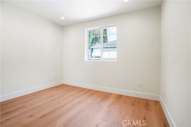 Detail Gallery Image 24 of 46 For 18324 Sylvan St, Tarzana,  CA 91335 - 4 Beds | 2 Baths