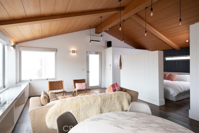 137 15th Street, Manhattan Beach, California 90266, 2 Bedrooms Bedrooms, ,2 BathroomsBathrooms,Residential,Sold,15th,SB22082552