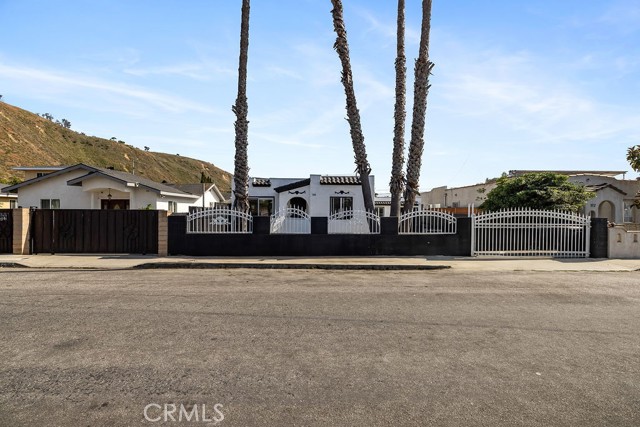 182 E McFarlane Street, Ventura CA: https://media.crmls.org/medias/1d072171-27f9-4d6d-b4fa-73b611b8a8e4.jpg