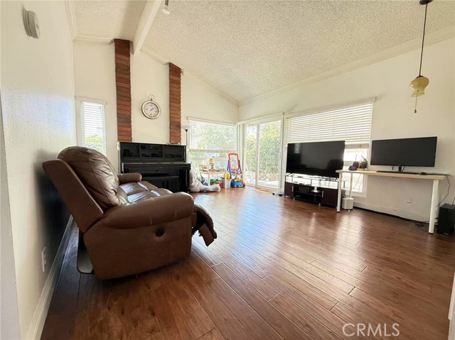 Detail Gallery Image 3 of 30 For 9 Petersburg, Irvine,  CA 92620 - 3 Beds | 2 Baths