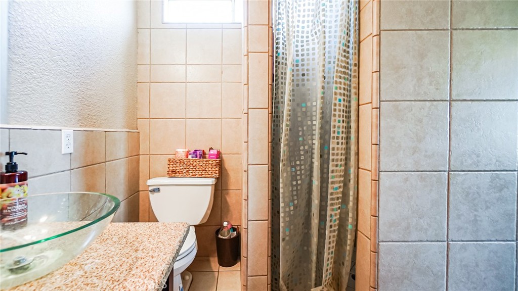 https://media.crmls.org/medias/1d07d19f-2ae3-47d3-9d9d-ae1805ed98d3.jpg?preset=X-Large