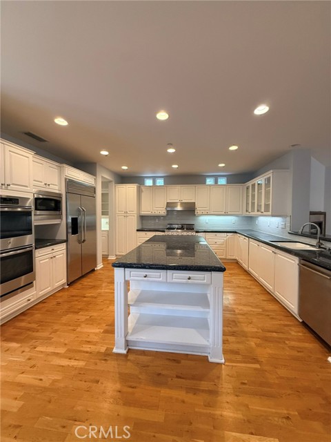 Detail Gallery Image 11 of 42 For 3 New Dawn, Irvine,  CA 92620 - 5 Beds | 5/1 Baths