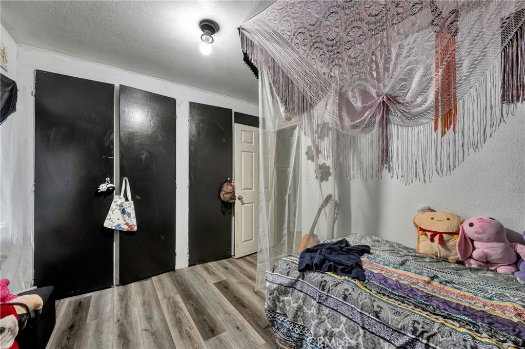 https://media.crmls.org/medias/1d094c99-2948-4bf9-b0a2-1db5ce67ffa5.jpg?preset=X-Large
