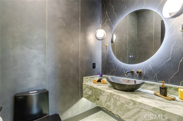 Detail Gallery Image 58 of 70 For 7714 Lasaine Ave, Northridge,  CA 91325 - 3 Beds | 4 Baths