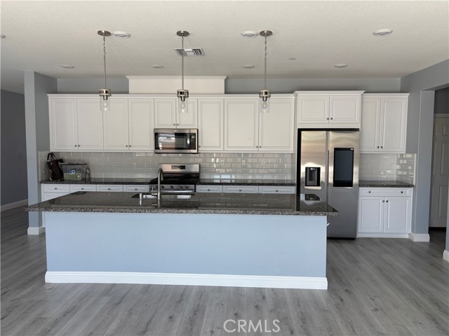 Detail Gallery Image 2 of 9 For 19823 Sunkissed Ridge Dr, Riverside,  CA 92507 - 6 Beds | 3/1 Baths