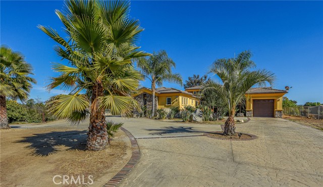 Detail Gallery Image 3 of 58 For 20730 Haines St, Perris,  CA 92570 - 5 Beds | 3/1 Baths