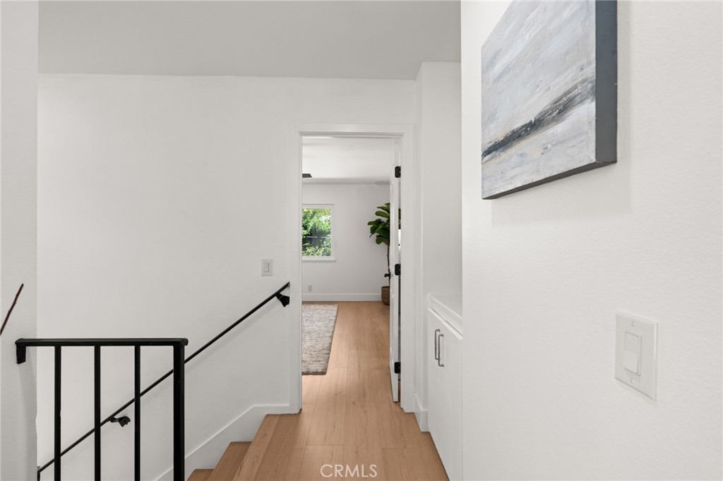 https://media.crmls.org/medias/1d0a2570-a72f-4b74-bed7-162586f0cdc4.jpg?preset=X-Large