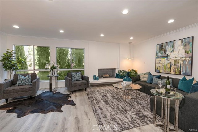Detail Gallery Image 4 of 22 For 4807 Woodley Ave #206,  Encino,  CA 91436 - 2 Beds | 2 Baths