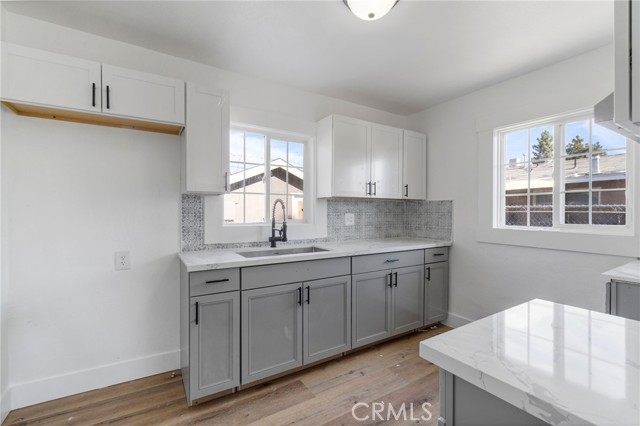 Image 11 of 40 For 2401 Hedges Avenue