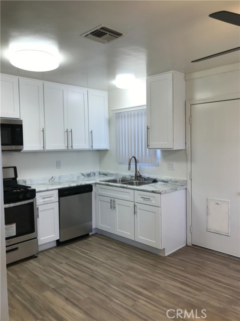 Detail Gallery Image 4 of 17 For 12081 Marigold Ave, Moreno Valley,  CA 92557 - 3 Beds | 1 Baths