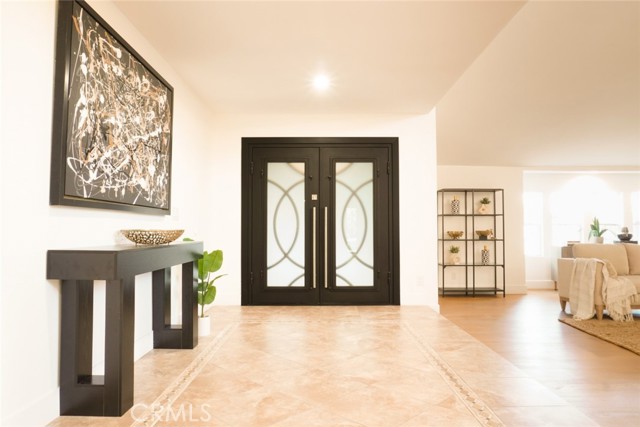 23242 Burbank Boulevard, Woodland Hills CA: https://media.crmls.org/medias/1d0ab6d6-99d5-402d-a55b-d32810dc9f60.jpg