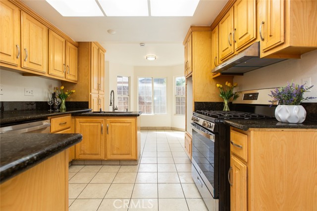 Detail Gallery Image 12 of 31 For 3790 Nuttree, Riverside,  CA 92501 - 3 Beds | 2 Baths