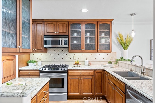 201 Bay Shore Avenue, Long Beach CA: https://media.crmls.org/medias/1d0c2ecb-c02e-492a-9e28-837a917a001f.jpg
