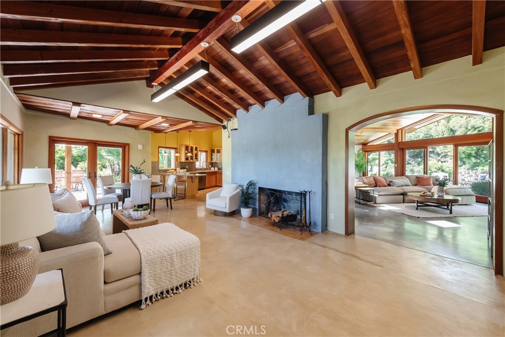 2 Chuckwagon Road Rolling Hills, CA 90274