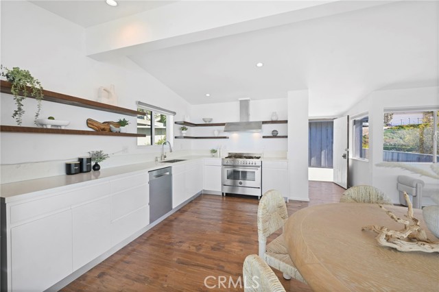 Detail Gallery Image 15 of 46 For 31161 Holly Dr, Laguna Beach,  CA 92651 - 5 Beds | 2/1 Baths