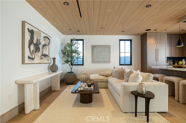Detail Gallery Image 7 of 22 For 519 1/2 Narcissus Ave #B,  Corona Del Mar,  CA 92625 - 2 Beds | 2/1 Baths