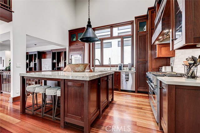 436 32nd St., Manhattan Beach CA: https://media.crmls.org/medias/1d0d9a19-475c-4e15-b9d2-fe03f6b0d9db.jpg