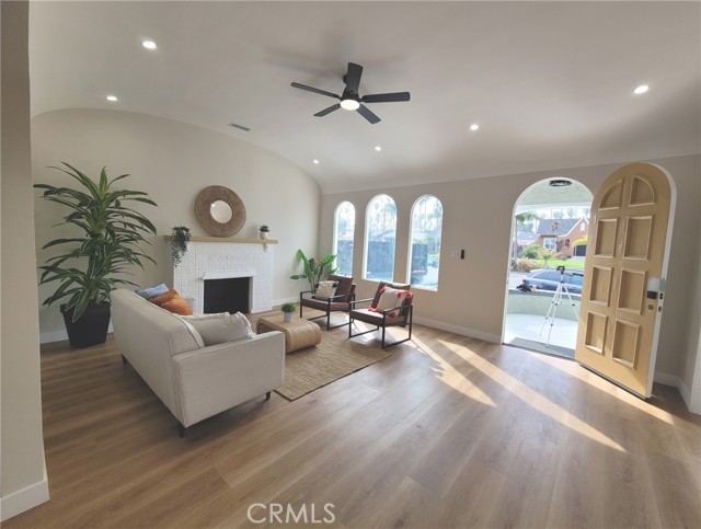 Detail Gallery Image 4 of 15 For 5414 Hillcrest, Los Angeles,  CA 90043 - 3 Beds | 2 Baths