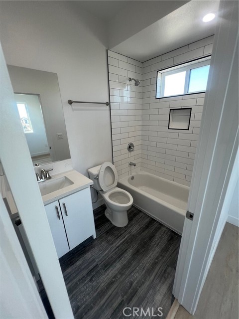 1128 Ardmore, Los Angeles CA: https://media.crmls.org/medias/1d0eb4e0-afe4-4f2c-81f4-301e861ab276.jpg