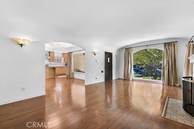 Detail Gallery Image 6 of 36 For 14627 Killion St, Sherman Oaks,  CA 91411 - 2 Beds | 2 Baths
