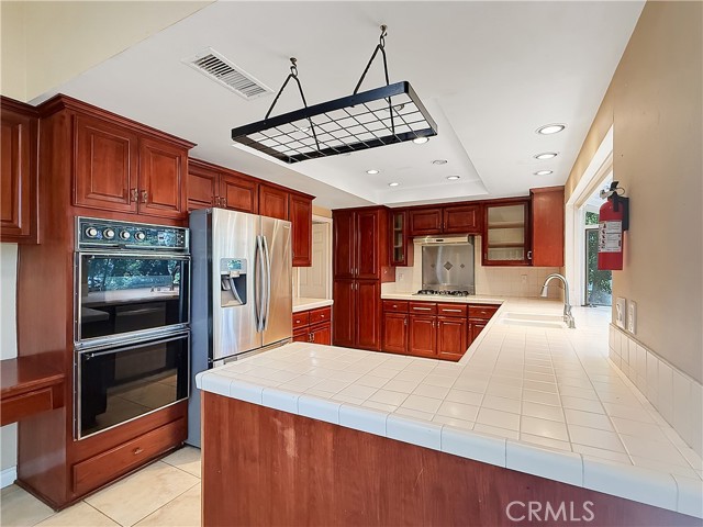 22102 Windward Way, Lake Forest CA: https://media.crmls.org/medias/1d0f47fd-87db-4d90-a3a2-9b6c9e6c4e66.jpg