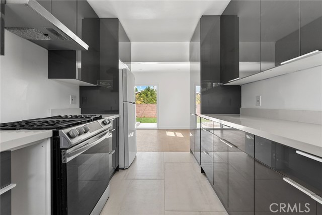 22723 Leonora Drive, Woodland Hills CA: https://media.crmls.org/medias/1d0f68d1-27e0-4976-8c88-6afae2373022.jpg
