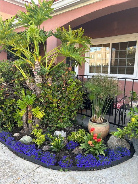 409 Utica Avenue, Huntington Beach CA: https://media.crmls.org/medias/1d10159b-f0dd-4275-aeb0-75c3d770fe39.jpg
