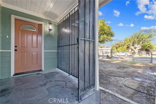 Detail Gallery Image 6 of 27 For 2452 S Holloway Ave, Fresno,  CA 93725 - 3 Beds | 1 Baths