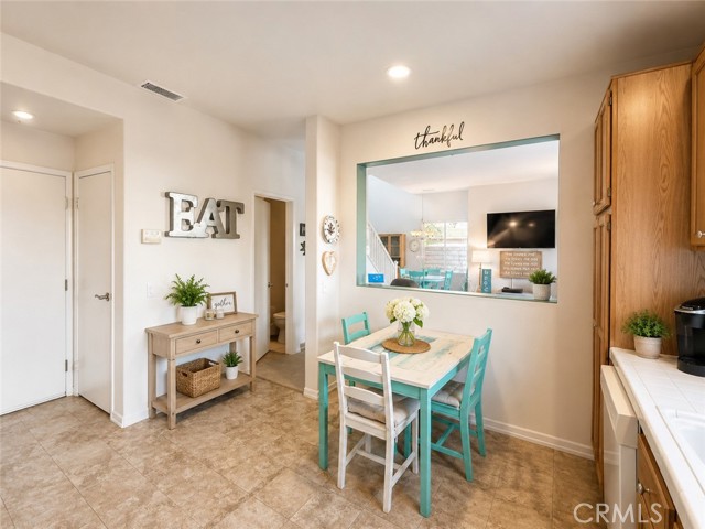 292 Edgemire Lane photo 8