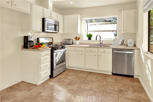 Detail Gallery Image 12 of 28 For 8482 E Amberwood, Anaheim,  CA 92808 - 3 Beds | 2/1 Baths