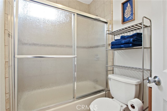 Detail Gallery Image 4 of 9 For 2709 1/2 W Vernon Ave, Los Angeles,  CA 90008 - 2 Beds | 1 Baths