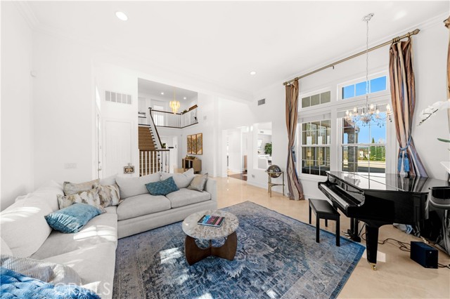 1040 S Summer Breeze Lane, Anaheim CA: https://media.crmls.org/medias/1d17012f-d071-461c-9736-913246d39937.jpg
