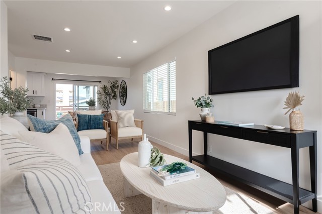 Detail Gallery Image 5 of 46 For 1713 Speyer Ln, Redondo Beach,  CA 90278 - 3 Beds | 2 Baths