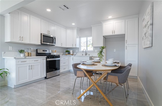 Detail Gallery Image 3 of 35 For 5509 Bonnie St, San Bernardino,  CA 92404 - 4 Beds | 2 Baths